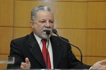 Gualberto critica MP de Bolsonaro que permite trabalho aos domingos