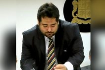 Alexandre Figueiredo diz que tem salário na Prefeitura porque trabalha