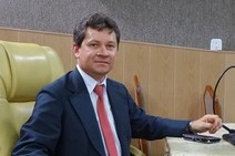 Edmilson Brito mostra perigos que atacam a profissão de jornalista