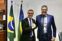 Fábio empossa Sérgio Reis para reforçar diálogo com Governo Federal