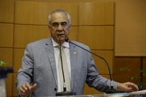 \"Transportadoras e indústrias descumprem lei federal\",  diz Venâncio