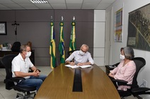 Prefeitura e Câmara de Aracaju firmam convênio para transmissão de aulas pela TV Câmara