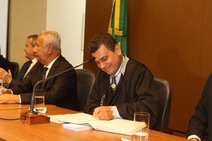 Ulices Andrade é empossado na presidência do TCE