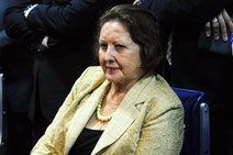 Maria do Carmo quer é distância de Rogério Carvalho sentado perto dela no Senado