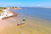 “Em terra onde o mar não bate / Não bate o meu coração”