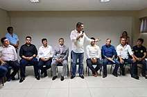 Valmir marca presença em reunião de Rogério com profissionais de segurança pública