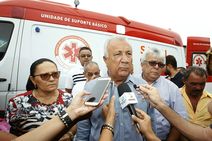 Governador entrega ambulância em Ribeirópolis  