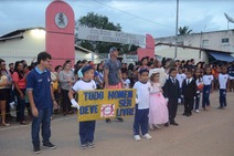 Prefeitura resgata o desfile cívico e faz homenagem a cidade 
