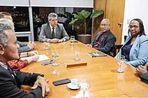 Marcio Macedo recebe auditores fiscais de Sergipe