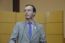 Deputado Georgeo critica aumento de salário dos magistrados