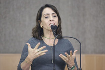 Emília cobra plano de acessibilidade ao shopping  Riomar