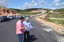 Jackson visita obras de três estradas construídas pelo governo