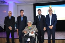 Raimundo Juliano recebe Comenda Júlio Prado Vasconcelos