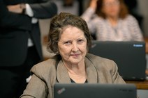 Senadora Maria do Carmo é contra corte no orçamento do FNDE