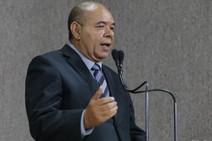 Seu Marcos doará 50% do salário à instituições de caridade 