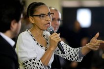 Vídeo: Em Aracaju, Marina condena blindagem de Aécio