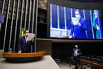 Oposição anuncia que vai à Justiça contra privatização da Eletrobras  