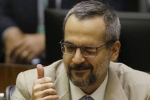 Weintraub “cai em pé” com salário de R$ 115 mil