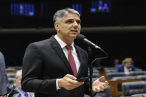 Fábio Reis solicita cestas básicas e itens de higiene para moradores de rua