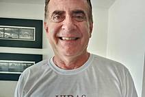 Professor toca Campanha Todos Juntos Contra a Fome