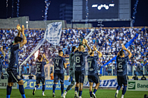 Confiança inicia duelo final contra o Bahia pela "Lampions" em um Batistão com casa cheia