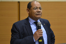 Menos armas, mais educação e mais presídios