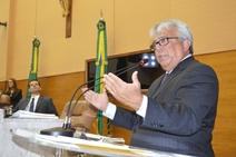 Almeida antecipa repasse e cirurgias voltam ao normal no HC