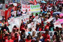 Marcha dos Sem Terra reúne cerca de 10 mil pessoas em Aracaju