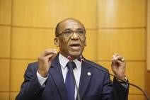 “Não vejo a política como instrumento de amealhar riquezas”