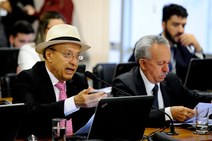 Os Valadares não foram ao Congresso do PSDB