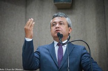 Elber Batalha denuncia IPTU supostamente abusivo de Edvaldo Nogueira