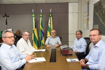 Prefeitura estrutura projeto para substituição de lâmpadas da cidade por LED