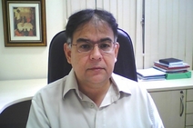 \"O senador Valadares ouviu o galo cantar e não sabe onde\"