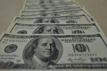 Dólar fecha acima de R$ 5,90 pela primeira vez na história 