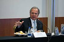 Auxílio emergencial pode ser renovado se pandemia continuar