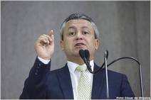 Elber entrega projeto na OAB contra nepotismo na Câmara e na Prefeitura 
