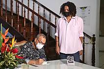 Quando a poesia está toda prosa. Ou: assim é a “Sinfonia da Desesperança”