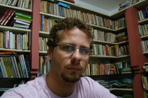 Thiago Paulino: “O clichê do pão e circo devora o cultural que vem de junho”