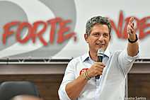 "A gente precisa desfazer essas mentiras sobre o que era a Saúde quando fomos secretário”, diz Rogério