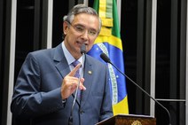 Eduardo Amorim diz que nunca achou que os Valadares estivessem brincando de candidatura