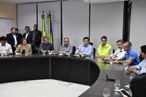 Davi Alcolumbre assina decreto de prorrogação do seguro-defeso