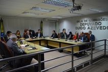 Deputados não votam fim do benefício de ex-governadores