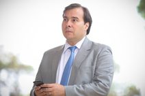 Oposição corteja Rodrigo Maia em jantar