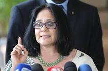 “Foge do Brasil” é o primeiro conselho sensato da ministra Damares