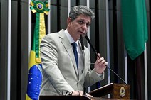 Rogério Carvalho tem sido uma estrela opaca na constelação do Senado