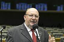 Governo Bolsonaro aprova projeto que permite banco tomar imóvel residencial de família endividada