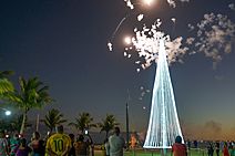 Prefeitura da Barra dos Coqueiros inaugura árvore iluminada na Atalaia Nova