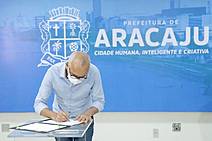 Edvaldo Nogueira assina projeto de lei desonerando a tarifa do transporte público